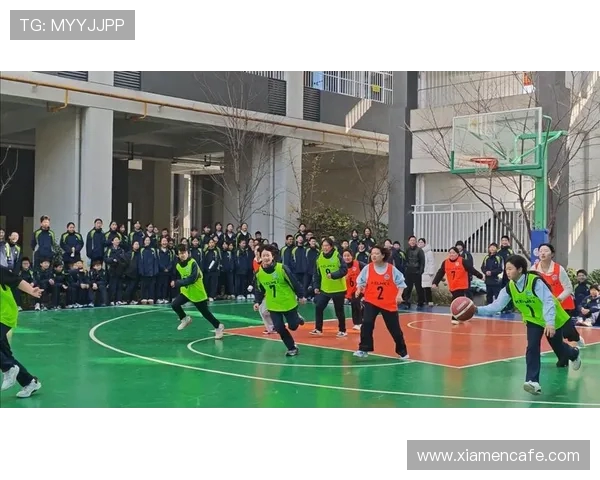 以篮球为纽带探索团队协作与青春拼搏的力量